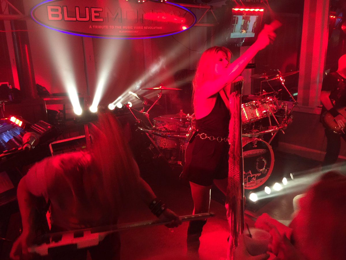 The last @bluemondaynet concert <a href="/Rusty_Rudder/">Rusty Rudder - LKN</a> the place is blowing up!!