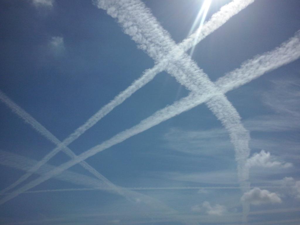 OpChemtrails's tweet photo. ===✈===✈ #AlbedoModificaiton https://t.co/AAji4BVbtQ