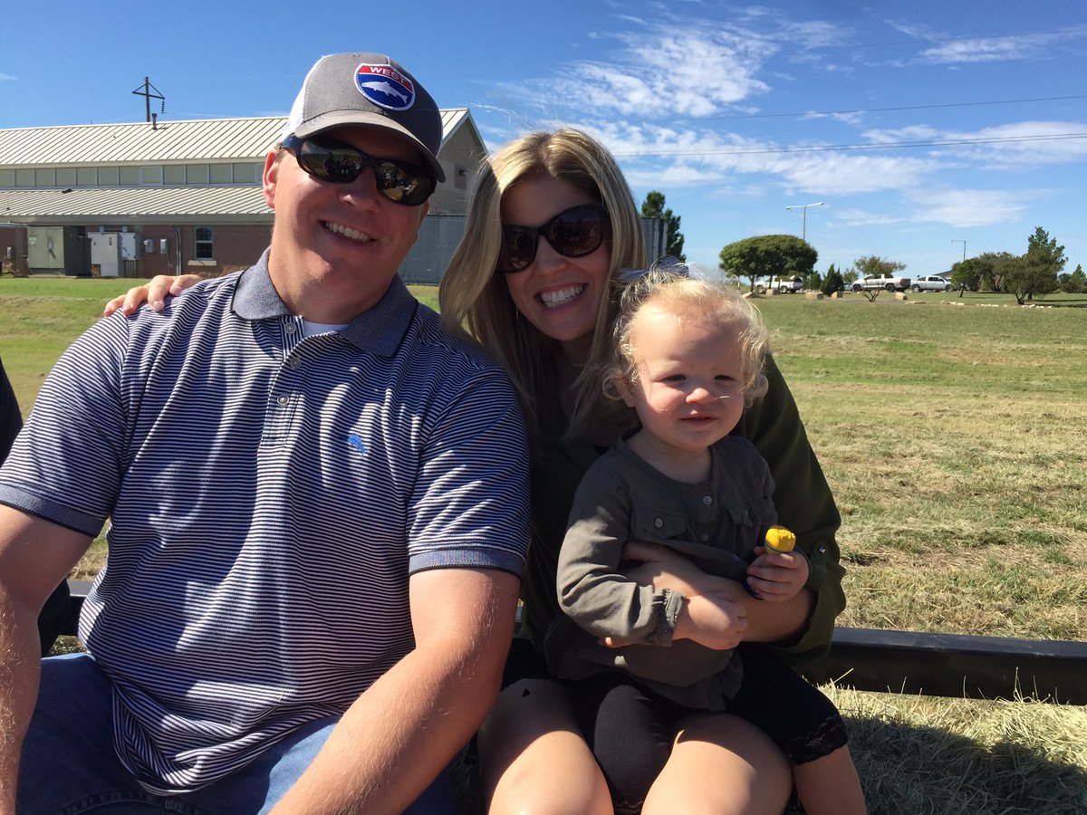 BrittanyonTV's tweet photo. Saturday couldn't have been more perfect! We spent the morning at DRI in #Abilene at the pumpkin patch! 🎃🍂 #KTABMommy #fallintx https://t.co/lROST34a8r