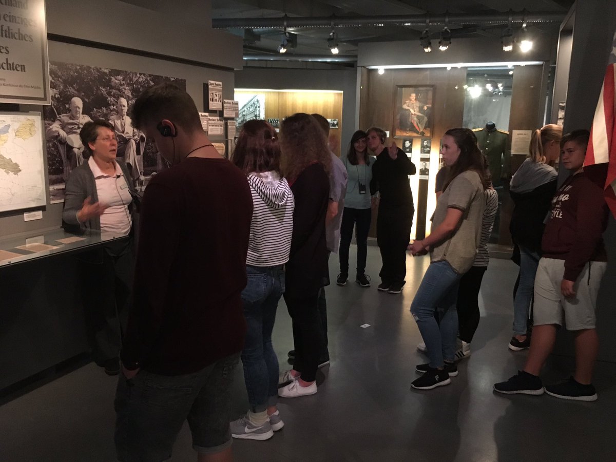 bblonline's tweet photo. #dpl 🇩🇪🇵🇱 #Jugendbegegnung ❤️Grüße aus @StadtLeipzig Ganz schön was los heute! 🤗 #zeitgeschichtlichesForum #Gruppenspiele #Sprachanimation https://t.co/47k39QVr8V