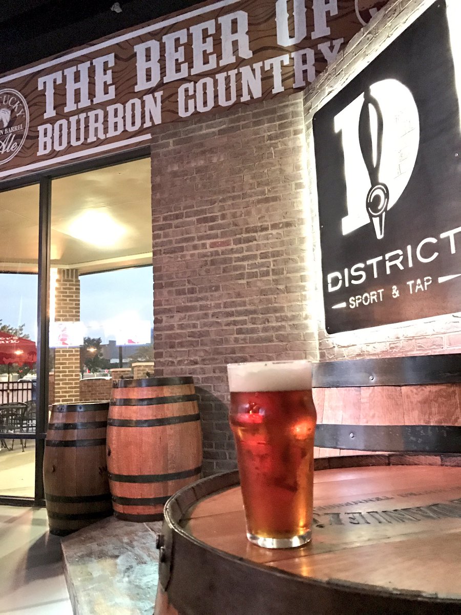 LexBrewingCo's tweet image. Cheering on the Wildcats from @DistrictLex tonight! They have Bourbon Barrel Ale, White Ale &amp;amp; College Heights on tap 😼