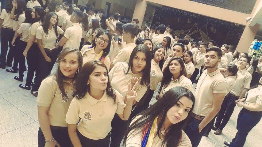 Marythnes's tweet photo. Y bueno aquí un #tbt con esta gente hermosa, lo extraño mi amores https://t.co/xzUW0SX0w8