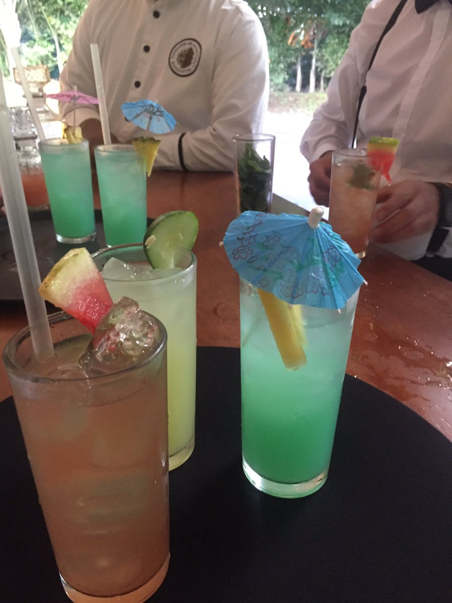 Mojitos Sandia + Ginebra Pepino + Hawaiano Azul ya en 2 bodas! 🍹🍹🍹🍹La Escoba y La Florida Gracias a nuestros clientes 🙏🏻🙏🏻