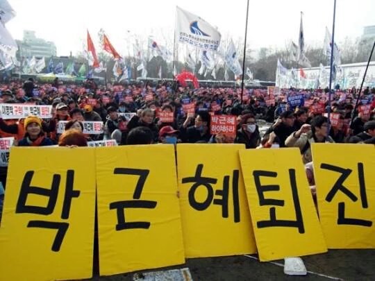 Twit_Stagram's tweet photo. 도와주세요. 트친여러분의 리트윗 1번으로 영생을 얻습니다
농민 백남기 씨가, 경찰에게 물대포 맞고 억울하게 돌아 가셨습니다.
박근혜 정권은, "부검" 한다며 물타기 합니다
부검 반대!!! #무한RT… 부탁요 https://t.co/SkuyjH0hir