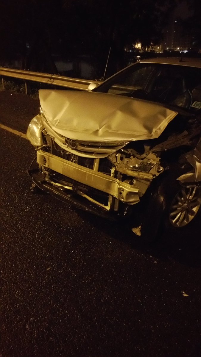 rihan_sen's tweet photo. kal raat ko Ek bekabu car na 3 logo ko Maar Diya Navi Mumbai pumpbeach Road pa https://t.co/vccxThOir8
