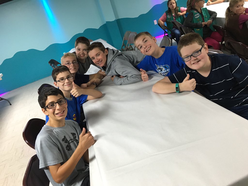 #ANIMALALLIES fun! Learning about aquatic animals w/ an aquarium sleepover!