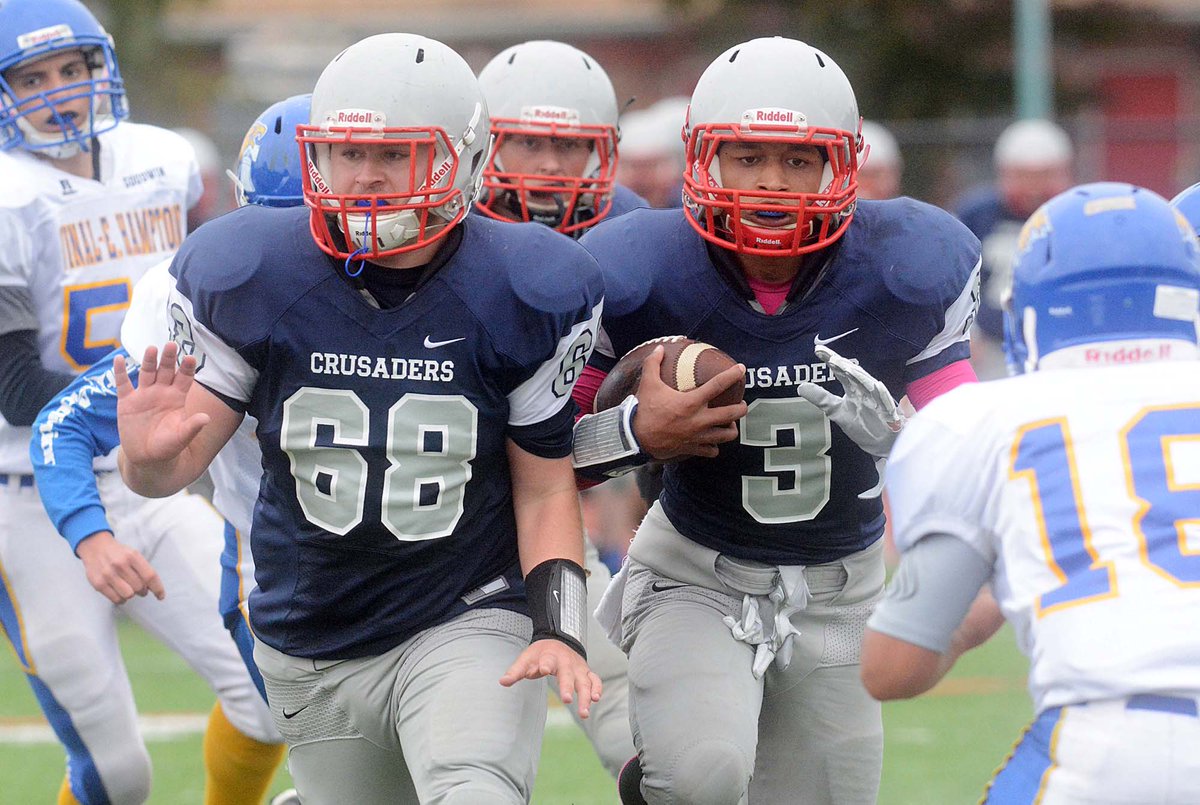 jshishmanianNB's tweet image. GALLERY #ThamesRiver beats #VinalTech 28-8 in football bit.ly/2dhHxwv @mallardNB @jshishmanianNB @NorwichBulletin