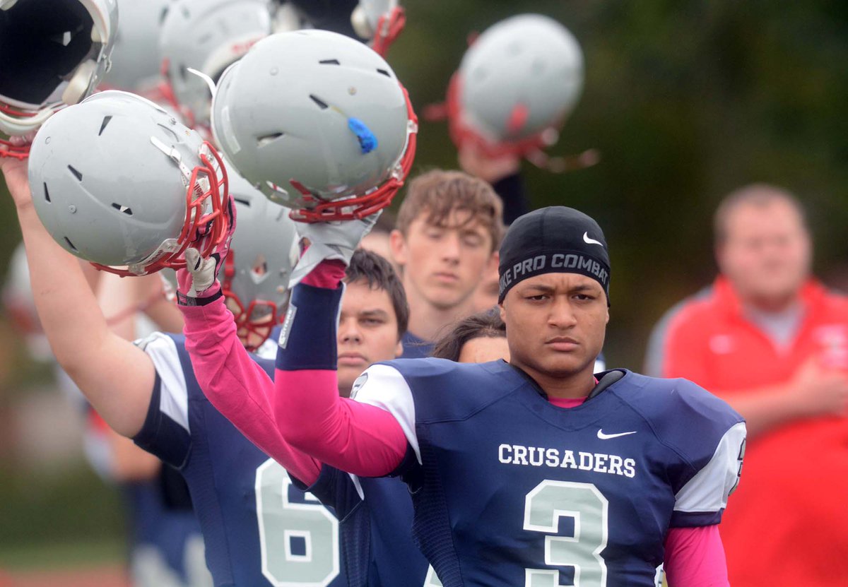 jshishmanianNB's tweet image. GALLERY #ThamesRiver beats #VinalTech 28-8 in football bit.ly/2dhHxwv @mallardNB @jshishmanianNB @NorwichBulletin