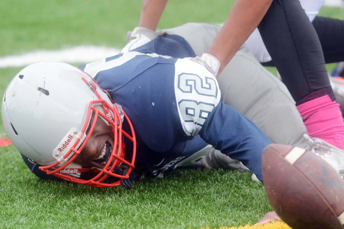 jshishmanianNB's tweet image. GALLERY #ThamesRiver beats #VinalTech 28-8 in football bit.ly/2dhHxwv @mallardNB @jshishmanianNB @NorwichBulletin