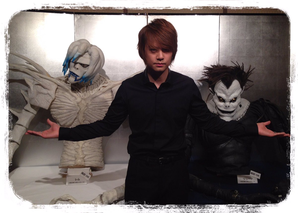 浦井健治 Staff すでに皆さんご存知 デスノートthe Musical 再演に浦井健治の出演決定です 再演 発表になりましたね 来年 再び柿澤くんと共に 夜神月を演じさせて頂きます 新世界の神になる 大切に演じます By 浦井 浦井健治 Staff すでに皆さんご存知 デスノートthe Musical 再演に浦井健治の出演決定です 再演 発表になりましたね 来年 再び柿澤くんと共に 夜神月を演じさせて頂きます 新世界の神になる 大切に演じます By 浦井