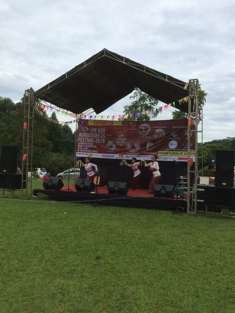 Penampilan Tari Bali oleh perwakilan OMDA Bali! Wow keren ya tariannya