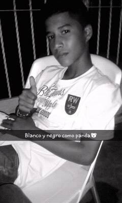 CarpXMyrh's tweet photo. Ah Ok🙃 Chamo Xq Sera Queeee TU COLOR DE PIEL ME ENCANTAAAA😍😍💅 
#MORENO😏😍 https://t.co/K7O0uq3oU8