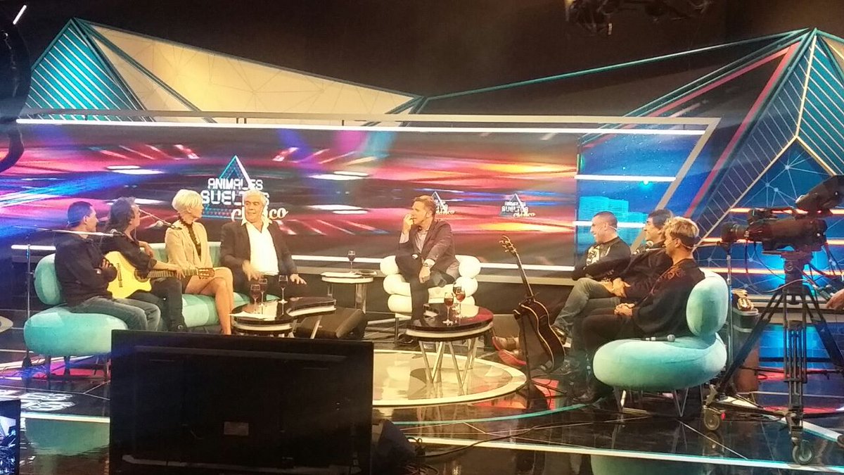 AmericaTV's tweet photo. #IntimidadAmericaTV #AnimalesSueltosClasico @cocosily  @fantinofantino #EnAmerica https://t.co/KHi9RbRWLz