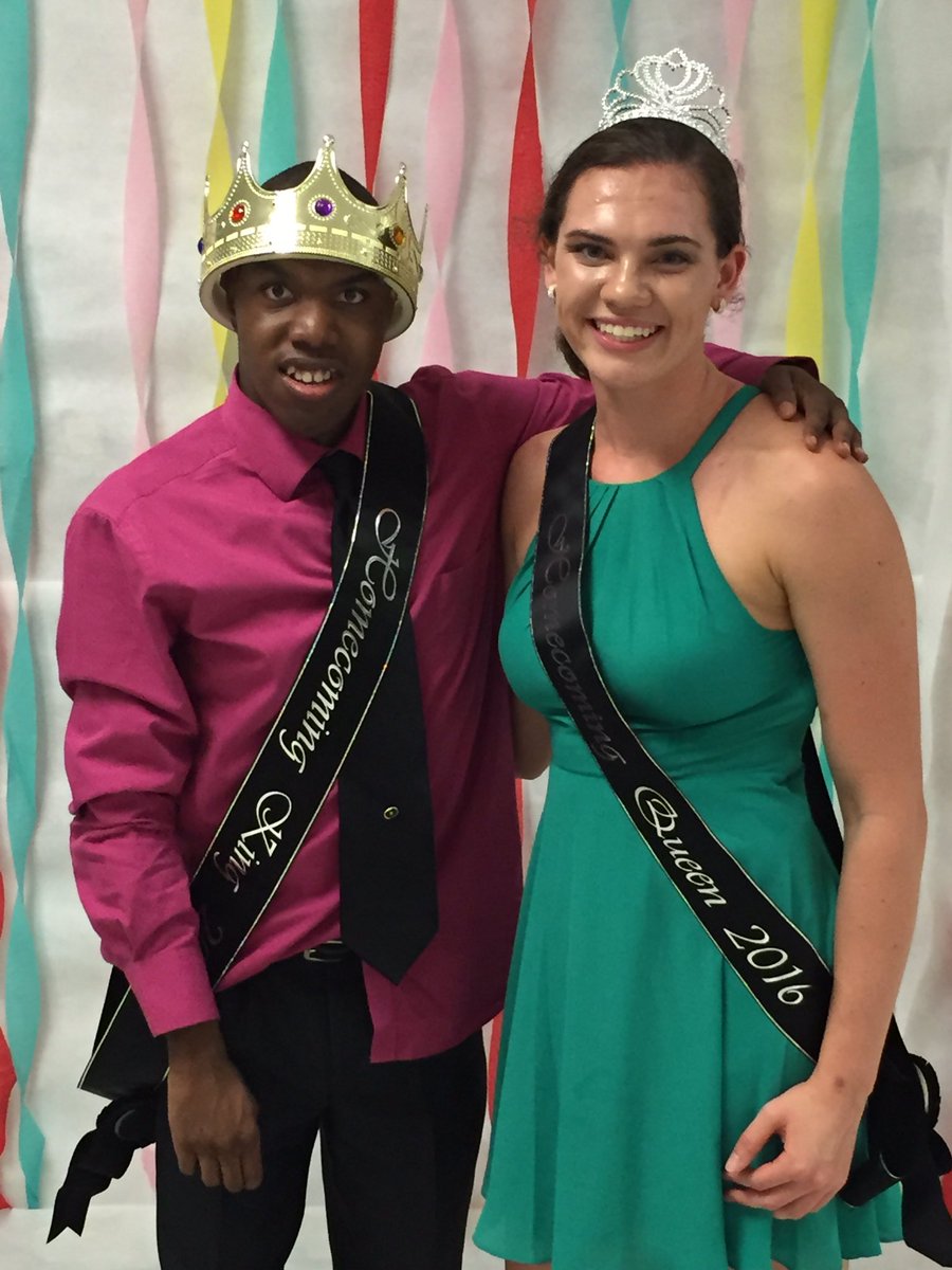 AndoverPrin's tweet photo. Congratulations to Eddie and Sydney, our Homecoming King and Queen!! https://t.co/MeKPTGchCo