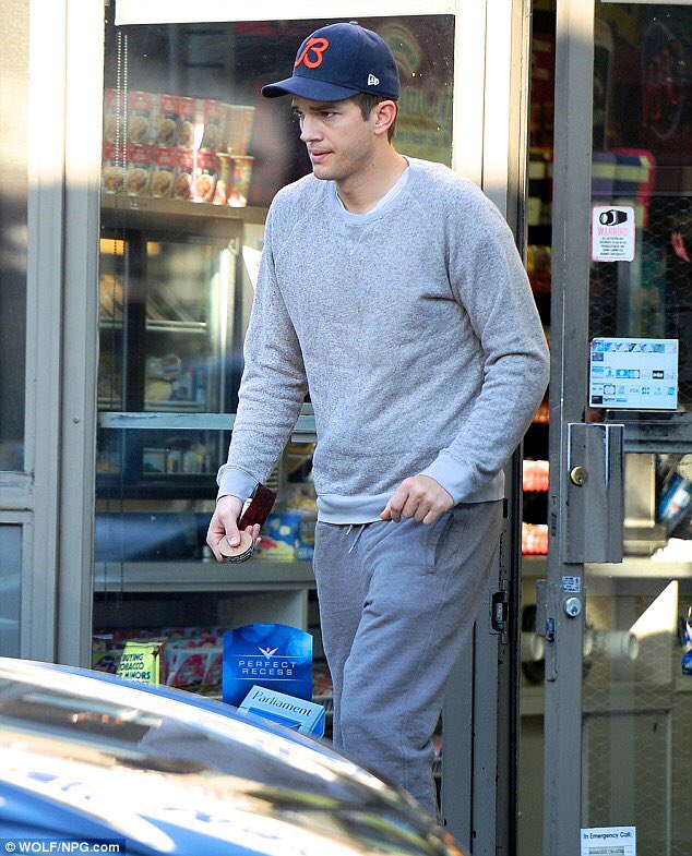 Dipthirtyy's tweet photo. This man packs Copenhagen fatties and gets to sleep with Mila Kunis every night. Tell me you can't have it all. https://t.co/vDjhjVAJmJ