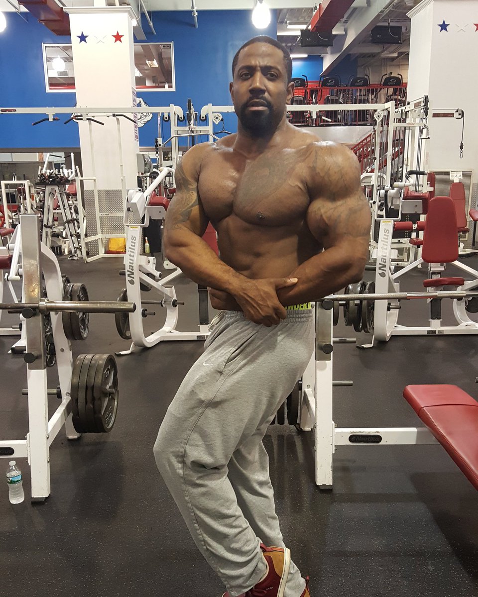 1KAYAROYAL's tweet image. FOCUS!!!!  DARE TO BE GREAT 

#GYMLIFE #GYMFLOW #GYM  #GAINS #MUSCLE   #FITNESS #WORKOUT #FITNESS  #kayaroyal  #NPC  #BODYBUILDING #FLEX