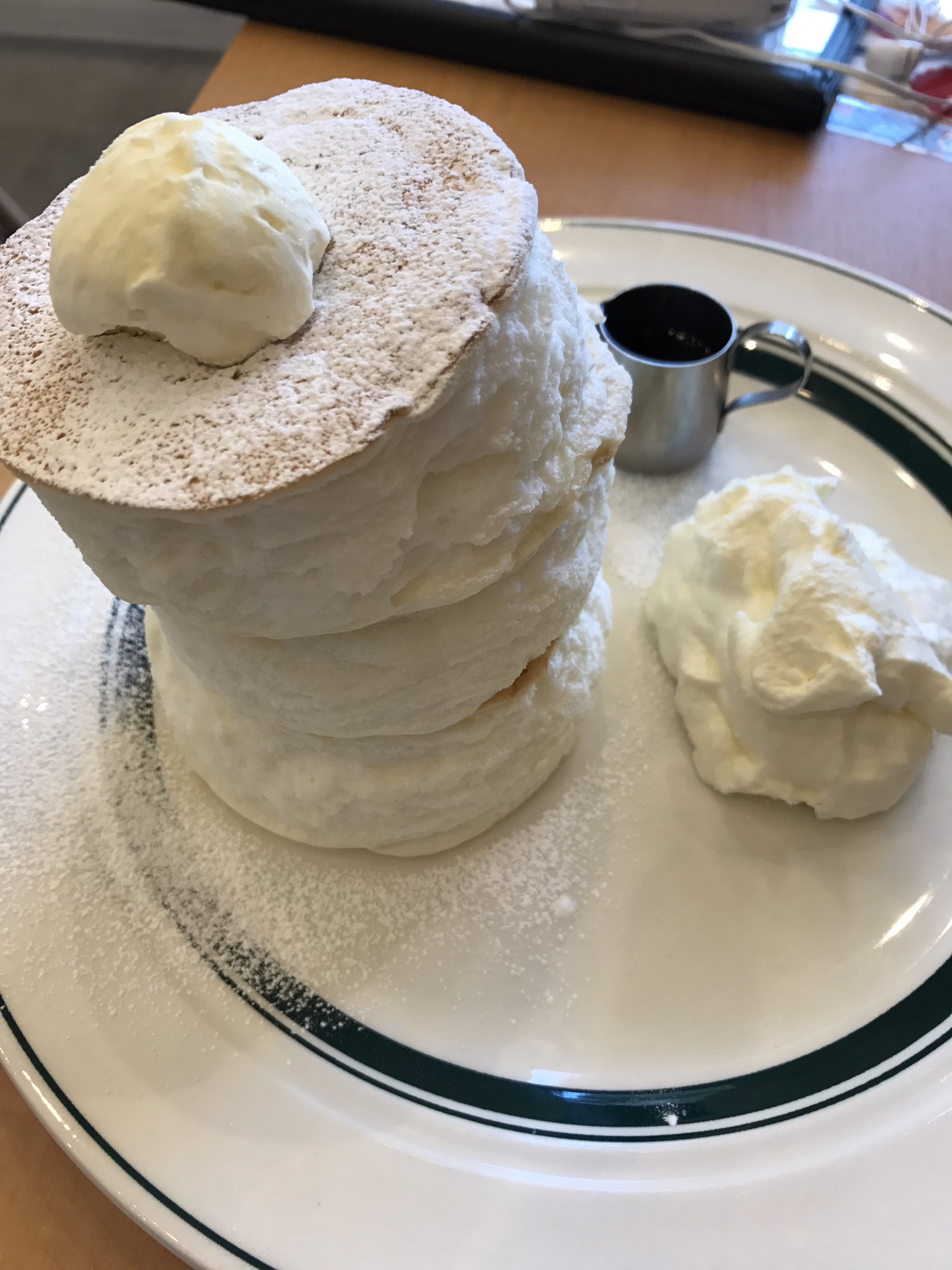リンク Na Twitterze Cafe Pancakes Gram 越谷レイクタウン店の食限定プレミアムパンケーキ ついに食べたぞ パンケーキには味があまり無いので 画像のバターとメープルシロップと生クリームをオススメします 生地はふんわりでした 良い体験をした 幸せ リンク Na Twitterze Cafe Pancakes Gram 越谷レイクタウン店の食限定プレミアムパンケーキ ついに食べたぞ パンケーキには味があまり無いので 画像のバターとメープルシロップと生クリームをオススメします 生地はふんわりでした 良い体験をした 幸せ