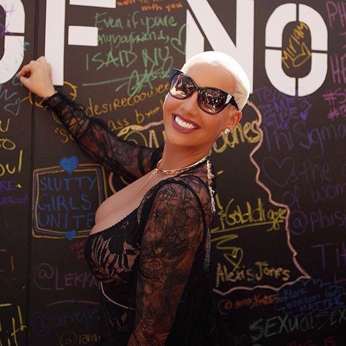 Signing the wall of NO SHAME #amberroseslutwalk 😍 https://t.co/hXN2tsvctZ