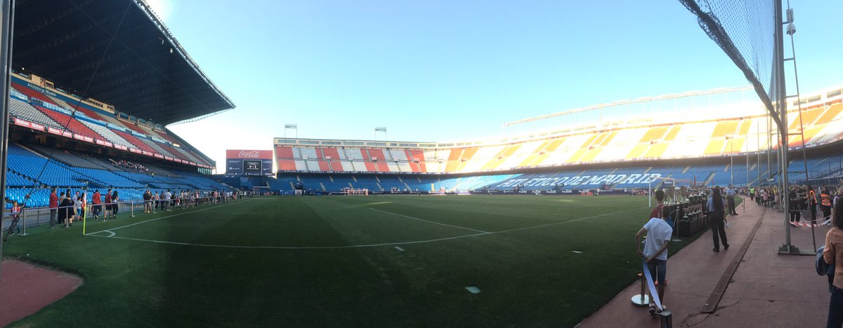 ElMolinero's tweet photo. #50AniversarioVicenteCalderón @Atleti @PanelRojiblanco 
Qué espectáculo!!! Formidable visita. https://t.co/3rnwz6TrSS