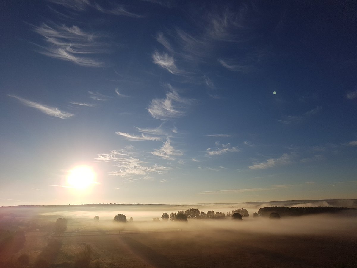 juzbadoayto's tweet photo. Enigmático amanecer en Juzbado con las primeras nieblas del año!!! https://t.co/2RXwjLW3bZ