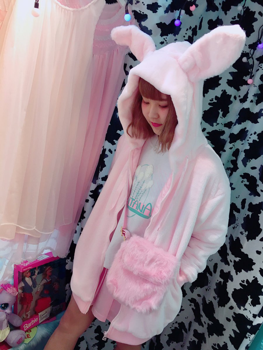 W C New ラビットもこもこパーカー 4 990 Tax うさ耳シリーズ に Zip パーカーが3色展開で登場だよ こちらのタイプは全体がもこもこ素材でとってもキュート 秋冬コーデのメインアイテムにぜひ T Co Uqncp9y1lx