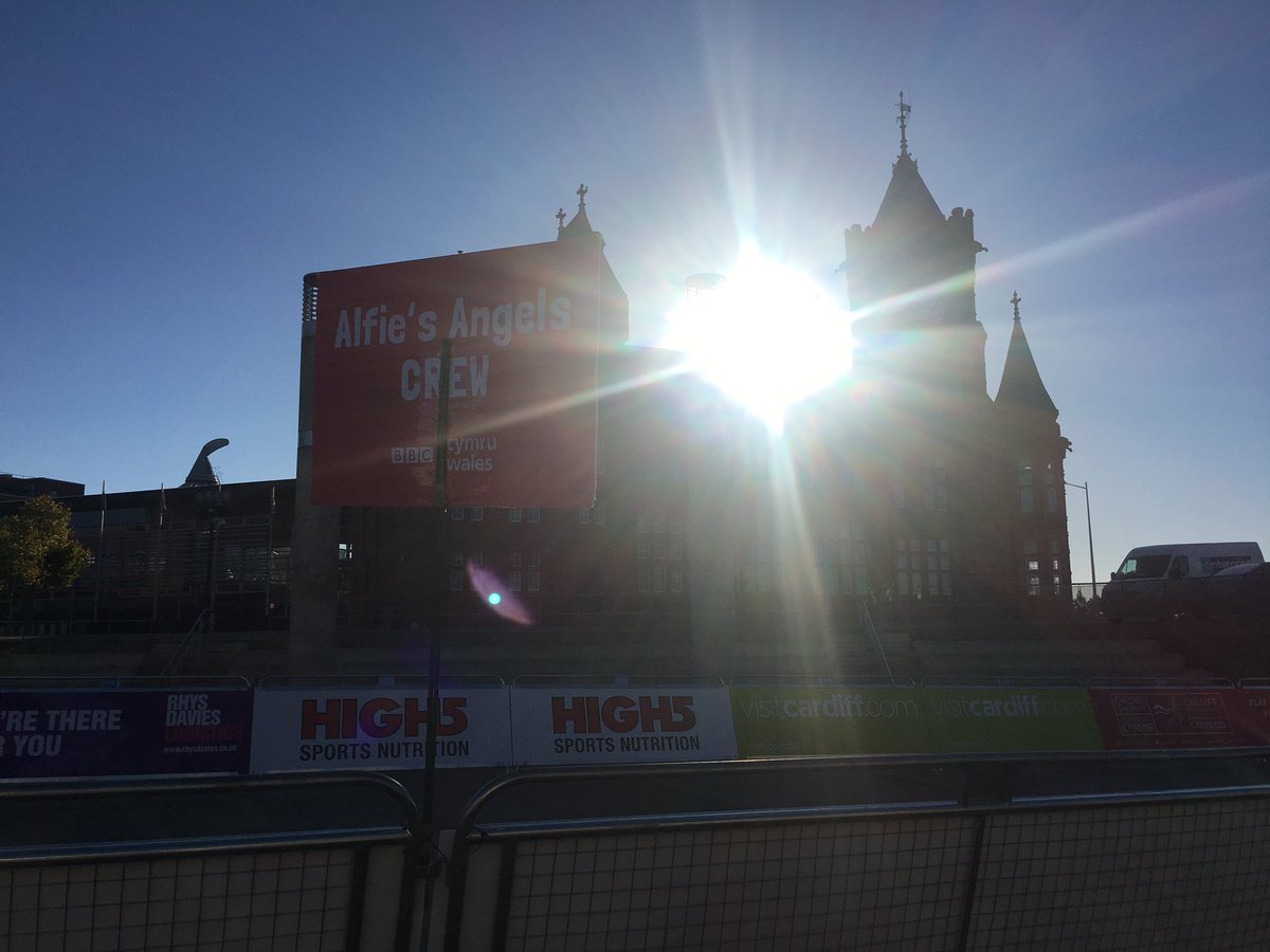 Alfies_Angels's tweet photo. Alfie's Angels Crew setting up ready for the #cardiffhalf #AlfiesAngels https://t.co/9EgUIoj53h