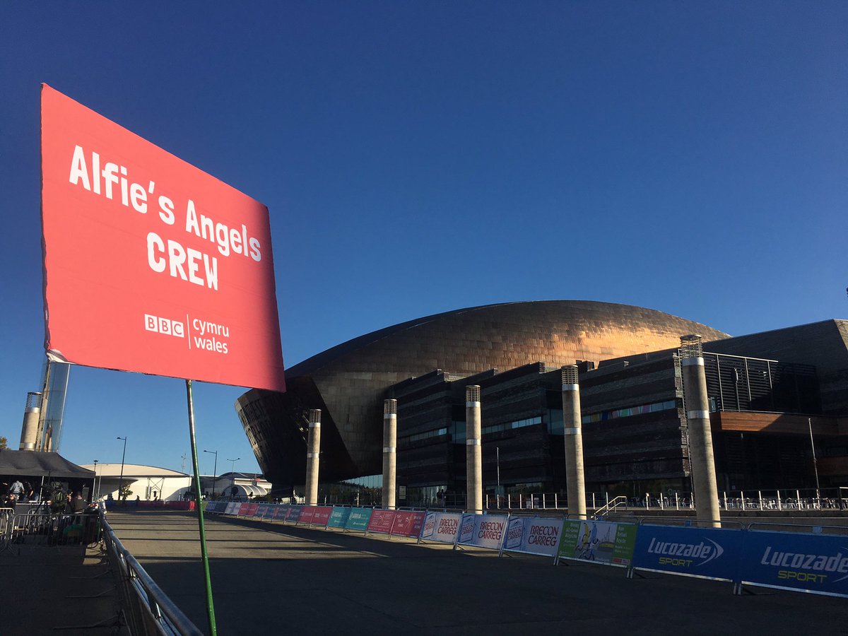 Alfies_Angels's tweet photo. Alfie's Angels Crew setting up ready for the #cardiffhalf #AlfiesAngels https://t.co/9EgUIoj53h