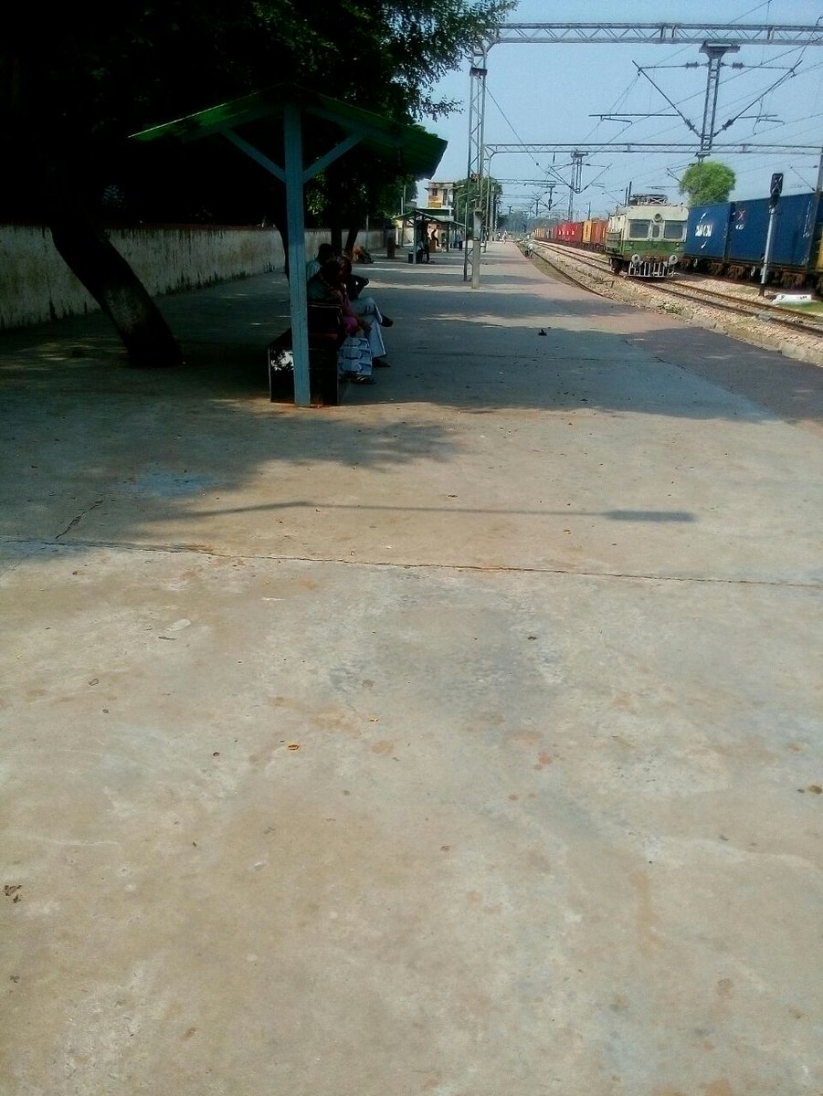 SrdcmA's tweet photo. @GMNCR1 @DRM_Agra @CPRONCR @RailMinIndia 
SWACCH BHARAT MISSION at idgah station on 2nd oct https://t.co/JhI5JnRuOq
