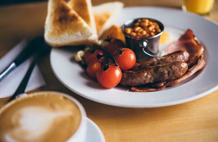 TheLane15's tweet photo. #sundays #breakfast sorted π #twofor10 #bacon #sausage #fryup #thelane15 https://t.co/TyyjK5hYUd