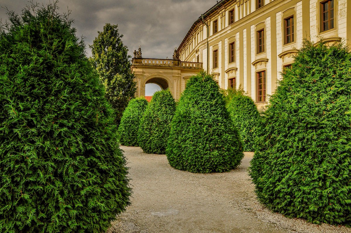 Cultree On Twitter Nice Garden Next To Prague S Castle Park