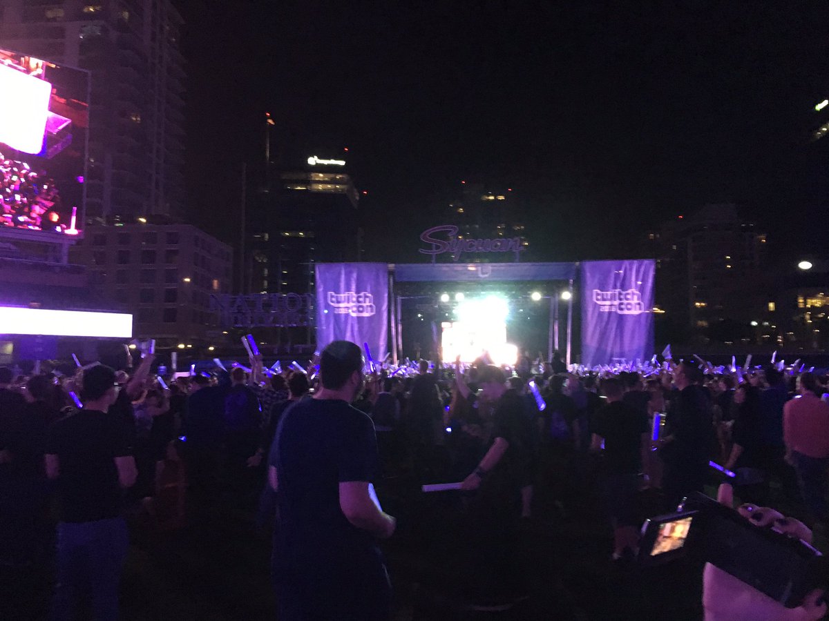 SuprThndrPickle's tweet photo. Bass shaking my taint w/ @ashlerztwitch @cthulhu_SMASH and Jack https://t.co/dL34CFdSvE