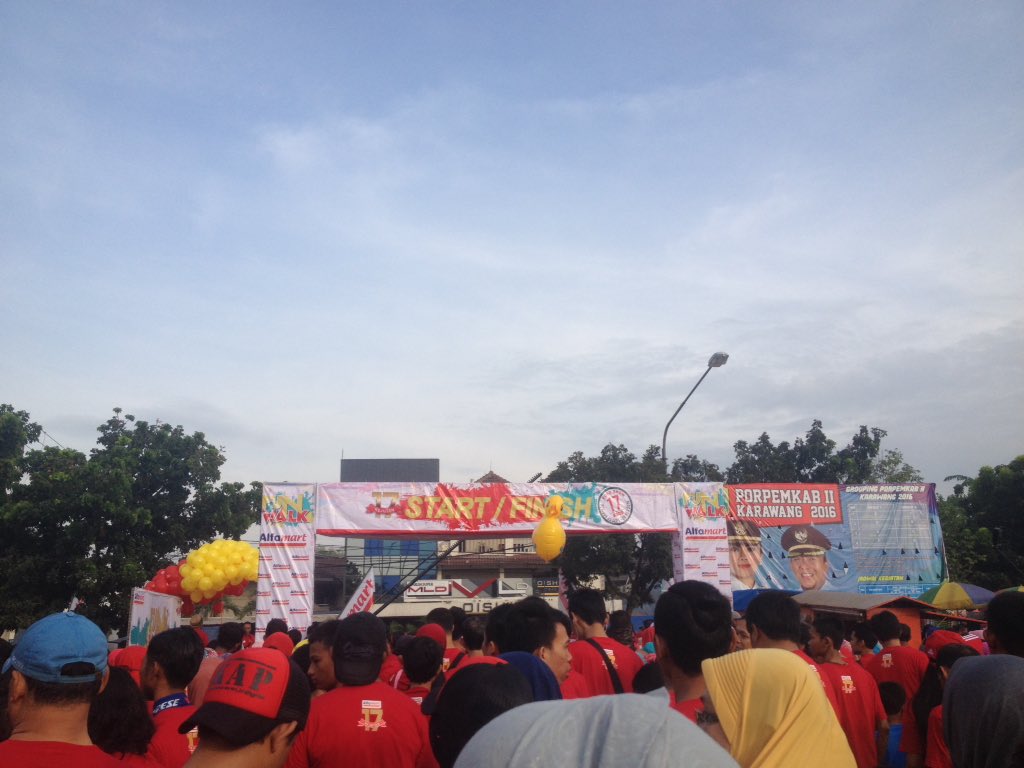 TRaudhatul's tweet photo. " walaupun melelahkan tapi seru #AlfamartFunWalk #17TahunAlfamart #Karawangfunwalkalfamart https://t.co/PdWjP21kxH