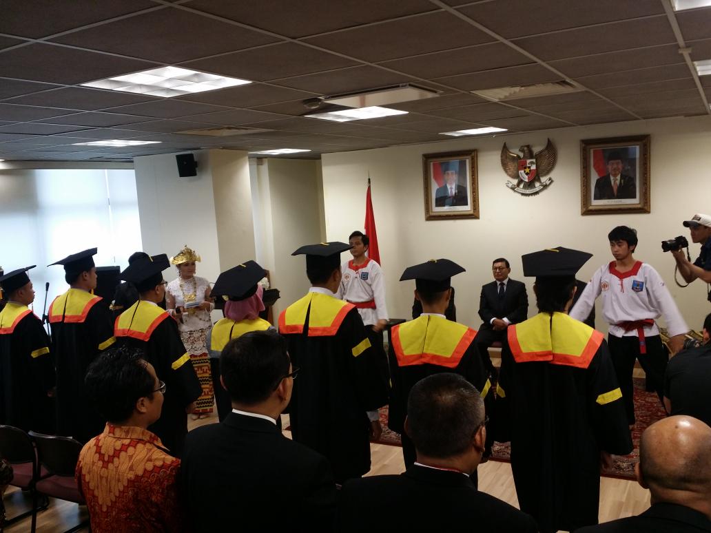 albarismail_'s tweet photo. #wisudaUTKorea https://t.co/ksCsrbnkA3