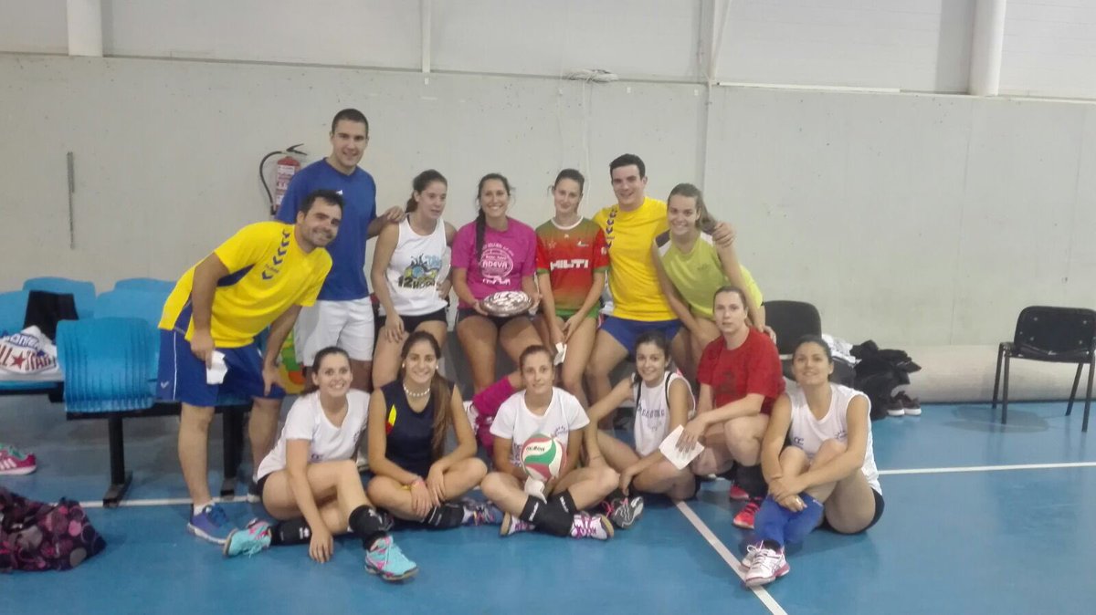 voleykiele's tweet photo. Hoy toca felicitar a una de las nuestras @PiilarPla 🎂🎂 FELIZ CUMPLEAÑOS y grandes éxitos ... Tu club te desea un gran dia https://t.co/rdYF4KDmJn