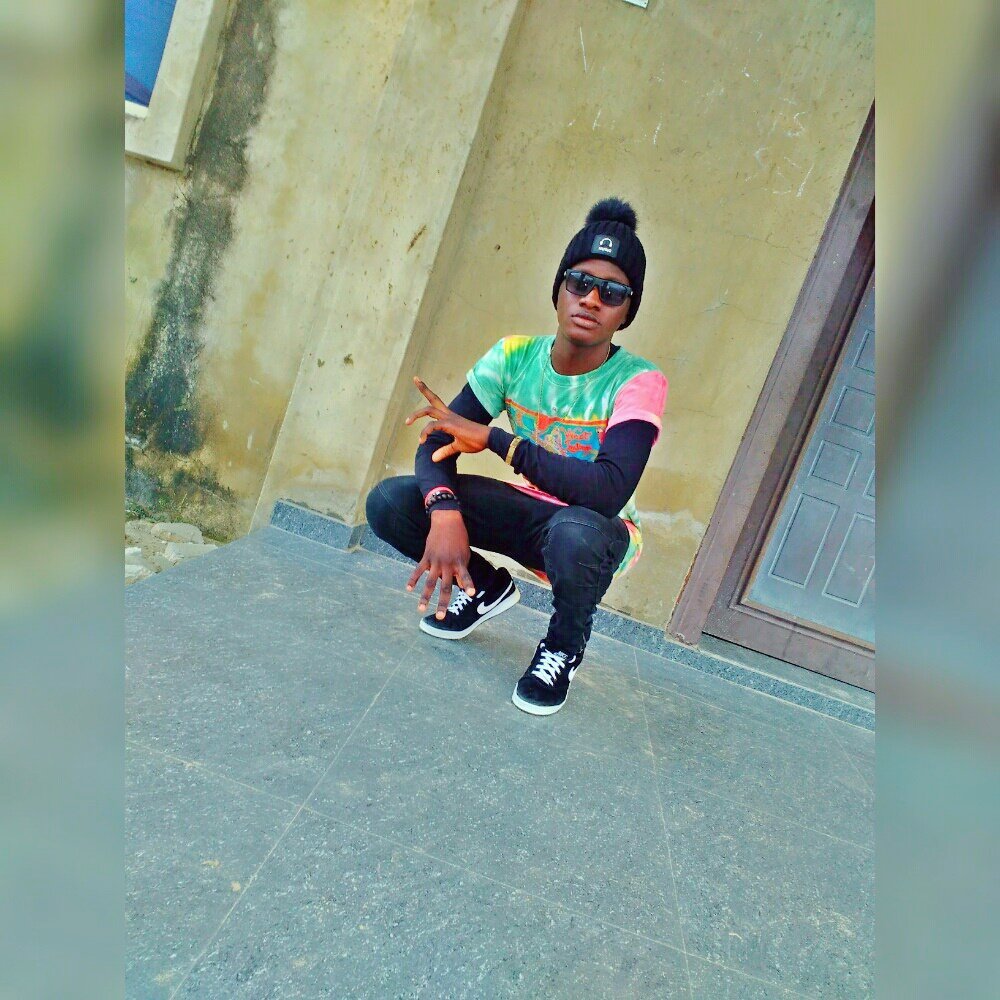 Oluwarotimi_OB's tweet photo. I love my life......#Happy_one https://t.co/mSQo6xWaR3