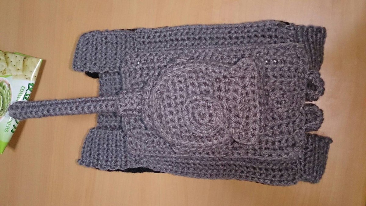 ガルパンにハマった母が戦車を編んで写真を送ってくる日曜日の午後