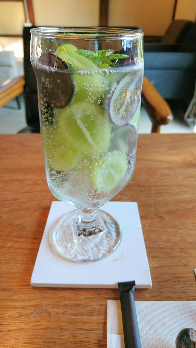 purplred_planet's tweet image. ぶどうソーダ
実がゴロゴロ。かわいい('v'*)