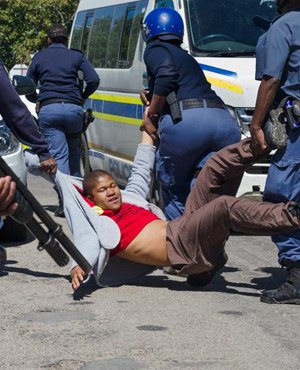 Government instructs police to act in an “uncompromising way” to enforce the law if #FeesMustFall protests continue ow.ly/8qlz304Lkg5