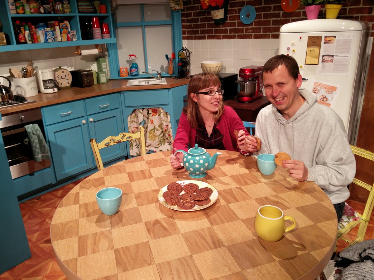 Having a quick coffee, cookie and laughs in Monica's apartment with <a href="/Abijane12/">Abi</a>