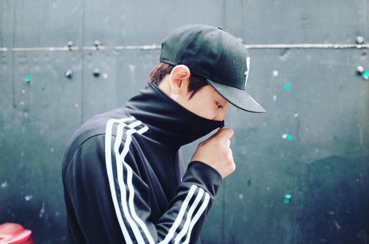 BUBBLETEAHOLIC's tweet photo. 161002 ชานยอลอัพไอจี: จากนี้ลองเปลี่ยนมาใส่เสื้อผ้าอย่างอื่นบ้างดีไหมนะ.... https://t.co/rElQDHrbqJ https://t.co/bYeFbekUJn