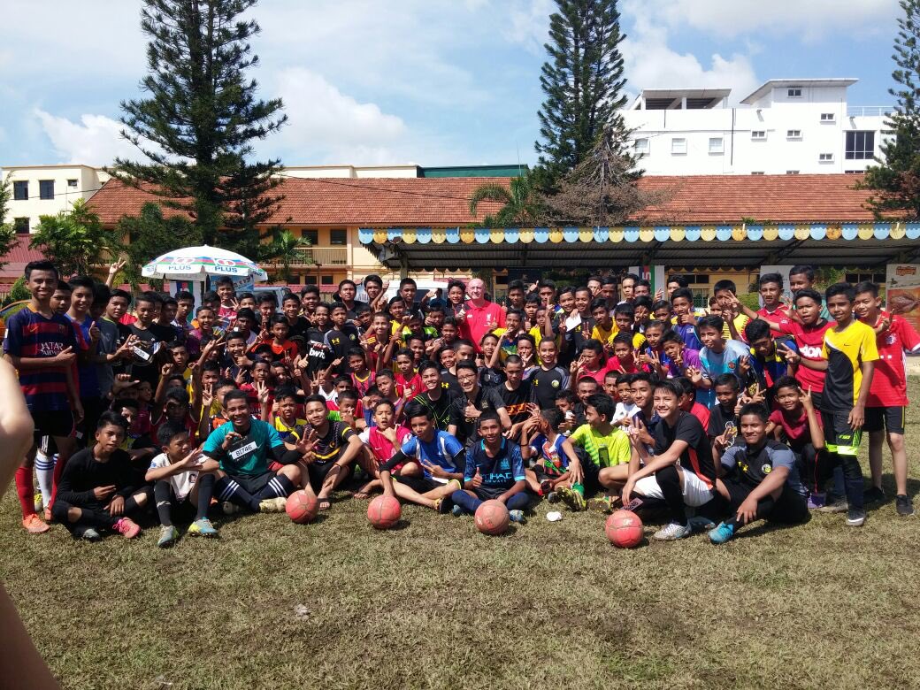 Our Kuantan hopefuls posing for a photo with Head Coach Steve McMahon at our Kuantan tryouts. #milliondollarfeet #mdf #itcouldbeyou