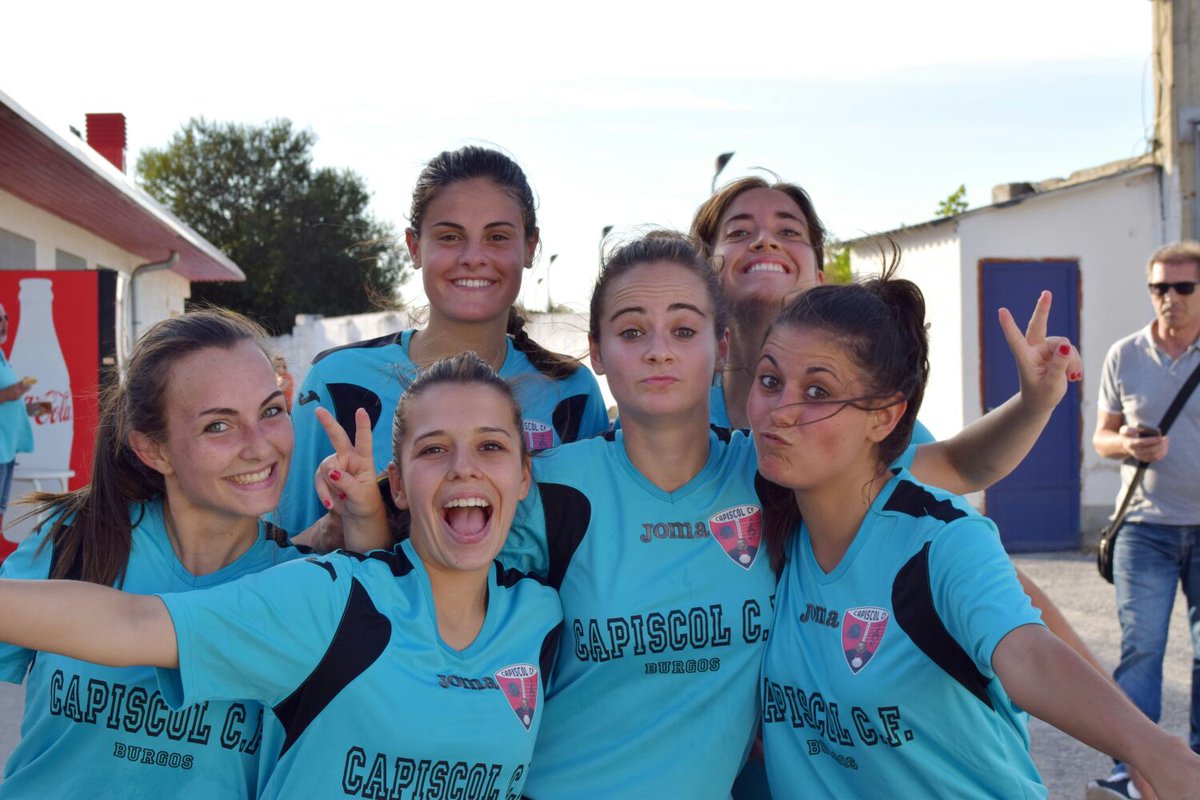 capiscolfem_tb's tweet photo. Comenzamos la temporada!! Primer partido de liga. CAPISCOL - VALDORNESA #Vamosequipo #capiscolas https://t.co/YST9WqDxGm