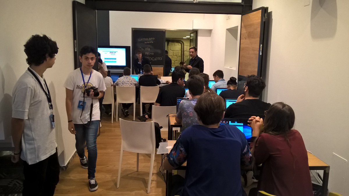 zeroottonove's tweet image. Morning with nice #arduino event @Virvelle ...Afternoon with #TypeScript &amp;amp; @PhaserJs ... what in the evening?!? #redscreen #gamedev