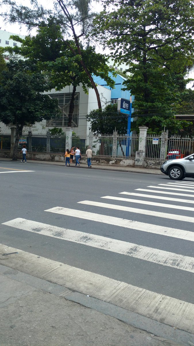 andersonramos1_'s tweet photo. Pontos tradicionais de boca de urna no Eng Novo, Grajaú e Lins com ruas limpas. Na imagem, Noel Rosa no Grajaú. #ruaslimpas @bandnewsfmrio https://t.co/7qRGphgRo3