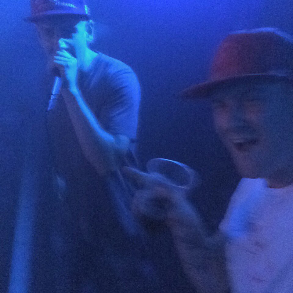 charmer_mc's tweet photo. On stage with @MightyMoe at @garageproud 🎤🔥 #mictime https://t.co/2pCrVAWnwb