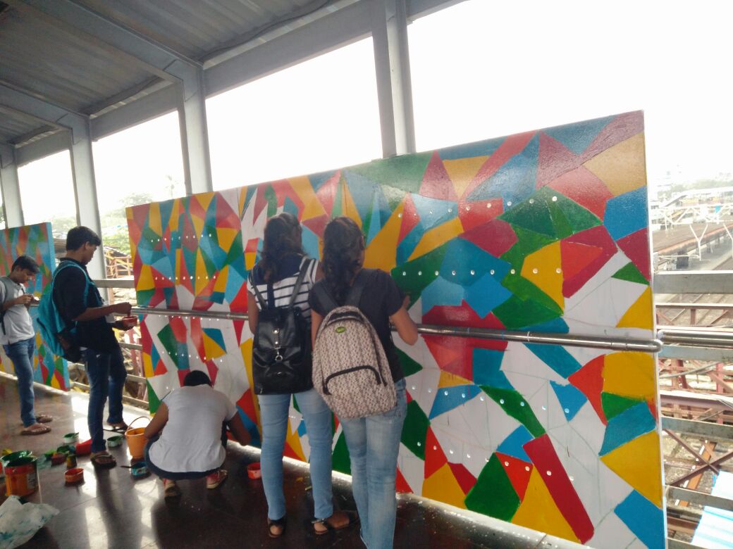 SRF_NMIMS's tweet photo. As the beautification drive for Day 1 edges towards a close, hop on to stake a claim in the change!! 
#NMIMSMumbai #Mumbaifirst #SRF https://t.co/1Bi84oLIQZ