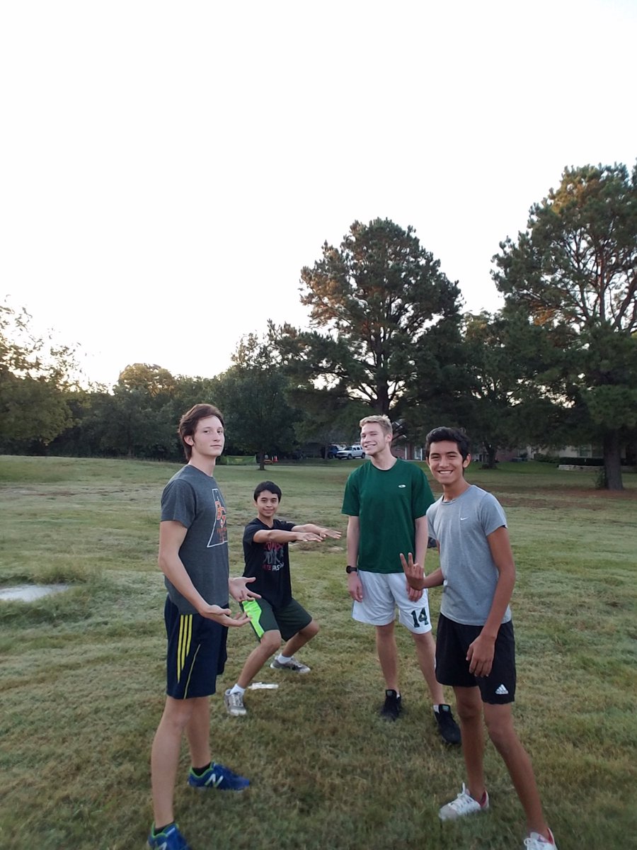 The_Guyer_Cross's tweet photo. Early morning grind🏃 make sure you guys get your long runs sometime today!!!! #weruncross #ghsxc #guyercross https://t.co/iI1SheVqEt