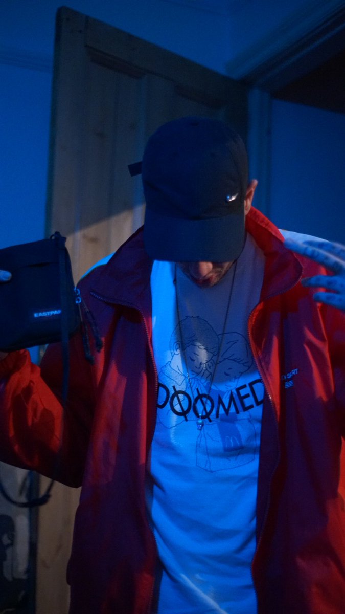 DoomedRegular's tweet image. In a world of your own.