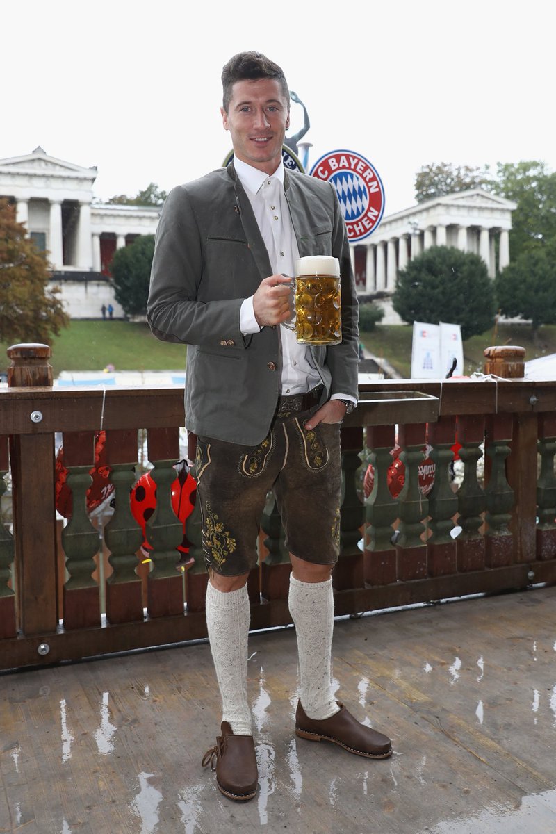 FCBayernEN's tweet photo. The #FCBayern players and their families enjoyed the annual visit to #Oktoberfest. Cheers! 🍻 https://t.co/uCUYquFh8q