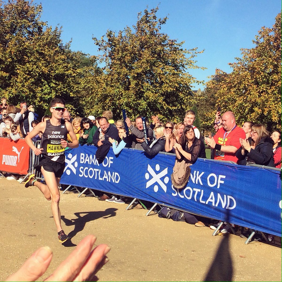 YESSS <a href="/callhawk/">Callum Hawkins</a>! He wins the #GreatScottishRun setting a NEW Scottish #halfmarathon record of 60:22 🙌 #Superhero #Proud